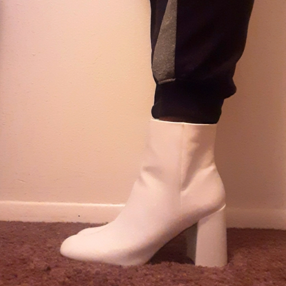White ankle boot - Picture 4 of 6